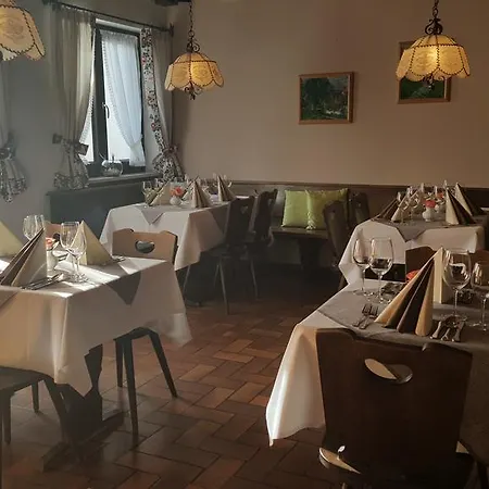 Landgasthof & Feickert بيت ضيافة