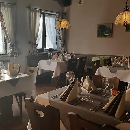 Landgasthof & Feickert بيت ضيافة Otterfing