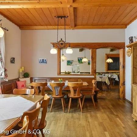Landgasthof & Feickert بيت ضيافة *